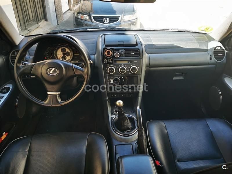 Usado Lexus IS200 155 CV (114 kW) 2004 Gris / plata Familiar