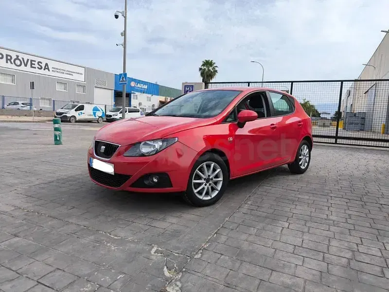 Usado Seat Ibiza Style 105 CV (77 kW) 2012 Rojo Berlina