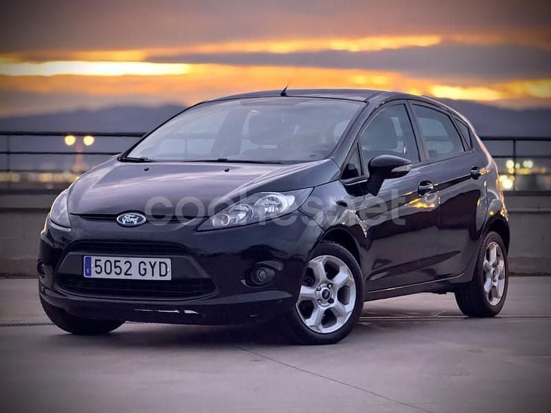 Negro Usado 2010 Ford Fiesta Trend Berlina | 5400 € (Precio justo) - Imagen 1/4