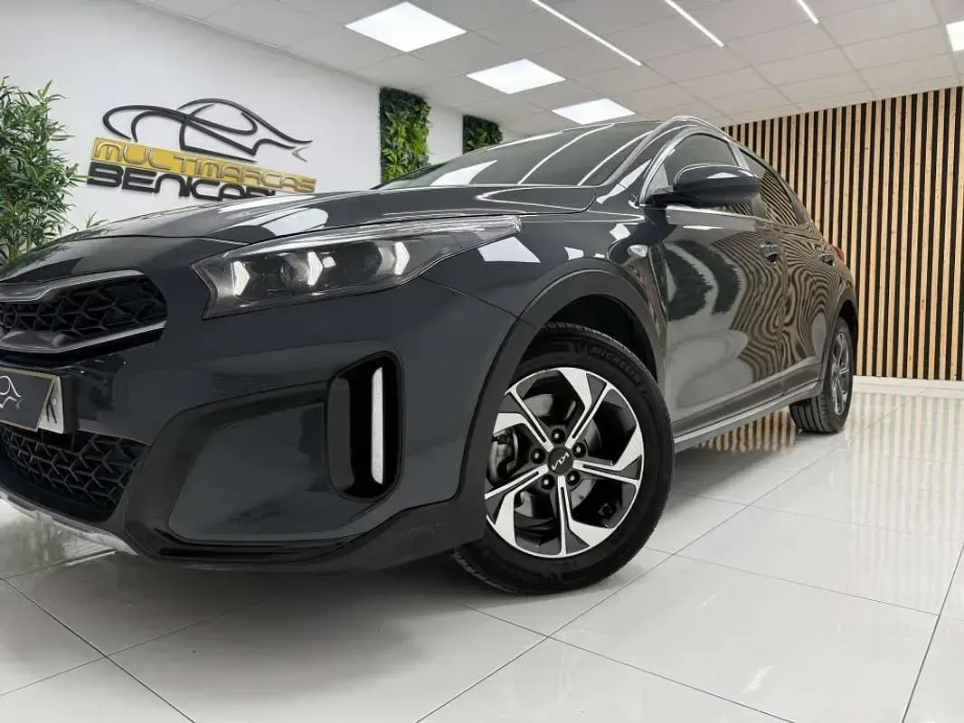 Usado Kia XCeed 136 CV (100 kW) 2023 Gris SUV
