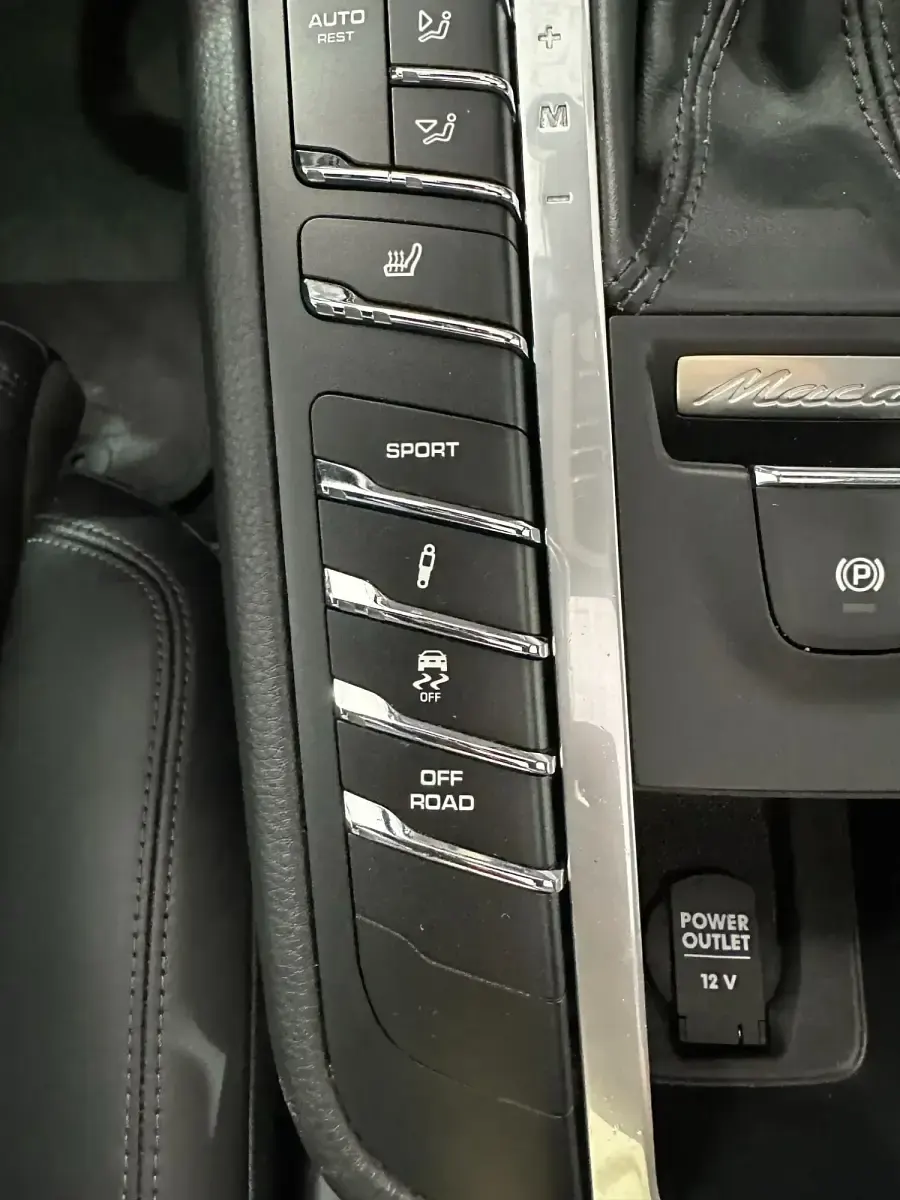 Usado Porsche Macan 245 CV (180 kW) 2021 Negro SUV
