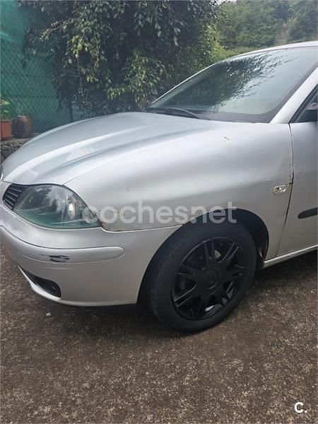 Usado Seat Ibiza 100 CV (73 kW) 2004 Gris / plata Utilitario
