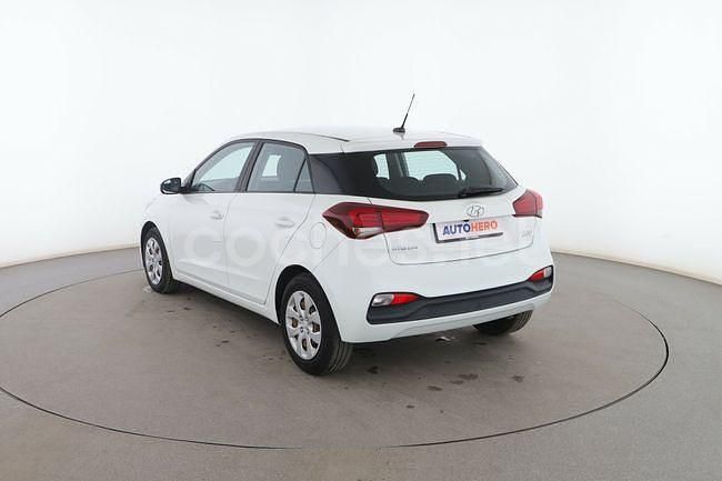 Käytetty Hyundai i20 101 HP (74 kW) 2020 Valkoinen Sedan