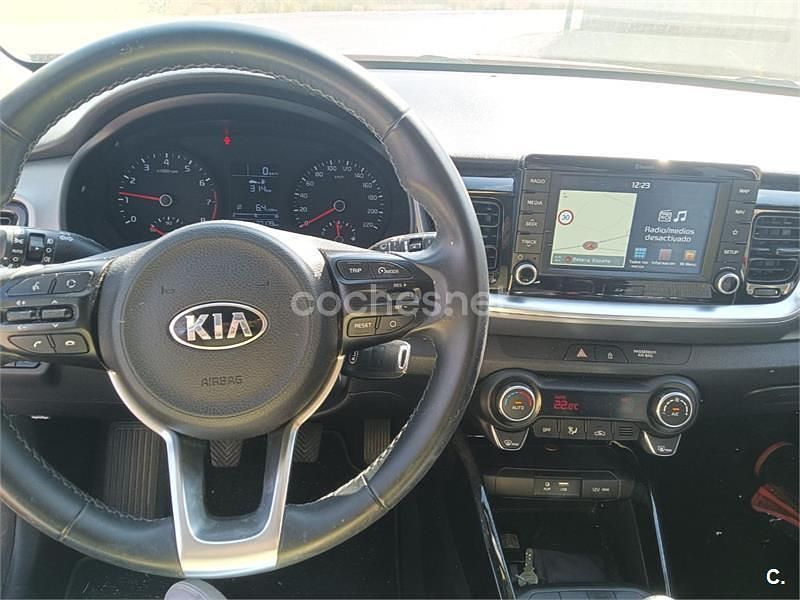 Usado Kia Stonic 120 CV (88 kW) 2018 Granate SUV