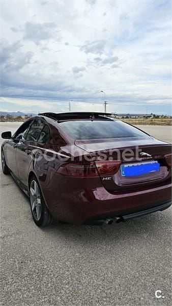 Usado Jaguar XE R-Sport 180 CV (132 kW) 2015 Granate Berlina