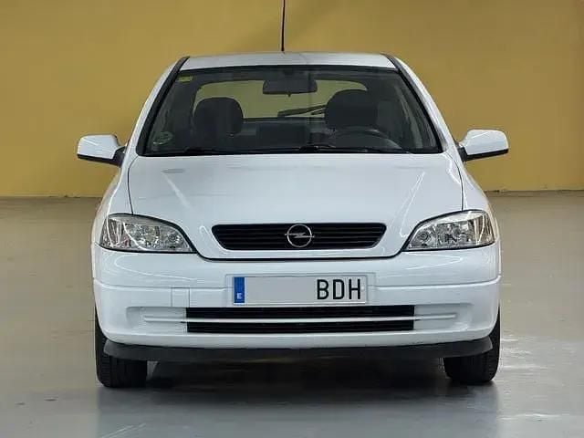 Brugt Opel Astra Comfort 100 HK (73 kW) 2000 Hvid Hatchback