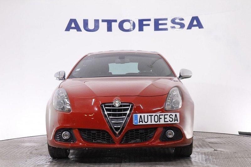 Usado Alfa Romeo Giulietta Distinctive 120 CV (88 kW) 2016 Rojo Utilitario