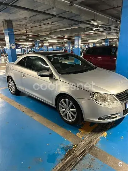 Usado VW Eos 160 CV (117 kW) 2009 Gris / plata Descapotable
