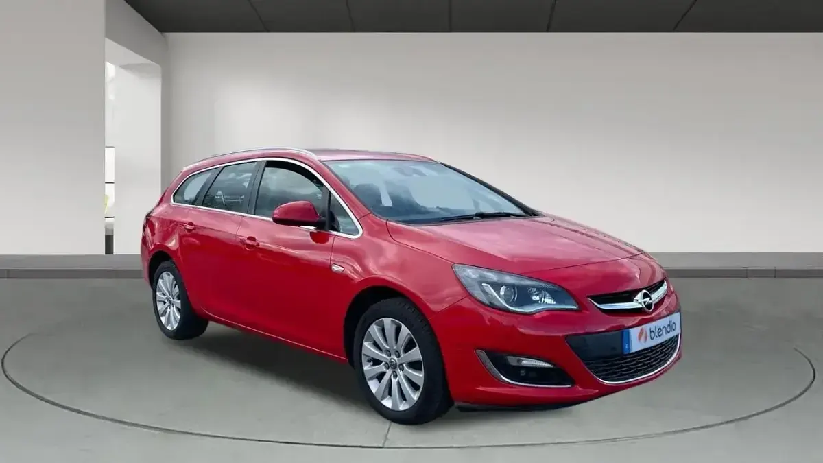 Usado Opel Astra Excellence 136 CV (100 kW) 2015 Rojo