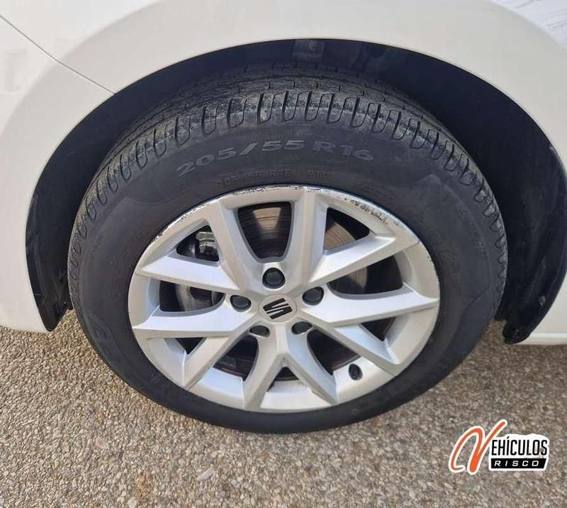Usado Seat Leon Style 116 CV (85 kW) 2021 Blanco Utilitario