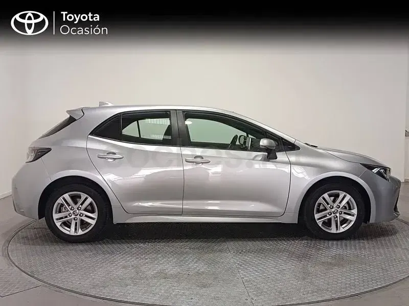 Usado Toyota Corolla Active 122 CV (89 kW) 2022 Gris / plata Berlina