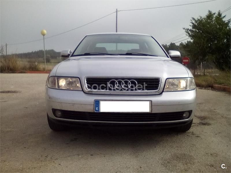 Gris / plata Usado 2001 Audi A4 Berlina | 1000 € - Imagen 1/4