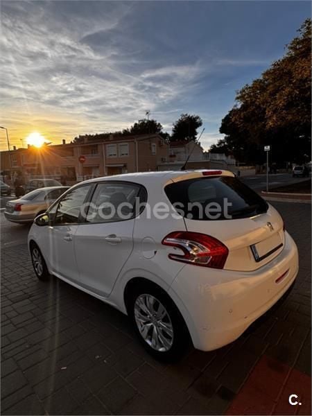 Blanco Usado 2012 Peugeot 208 Active Utilitario | 4800 € (Precio justo) - Imagen 1/4