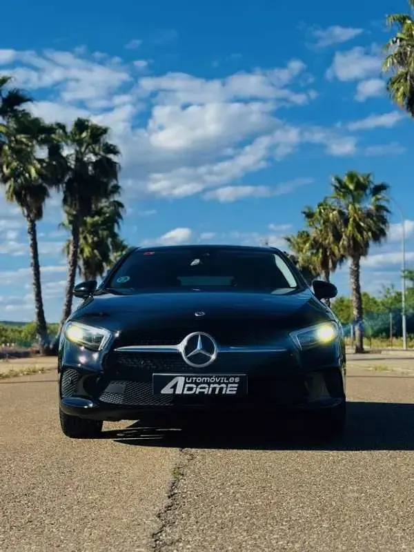 Usado Mercedes GLA180 136 CV (100 kW) 2021 Negro SUV