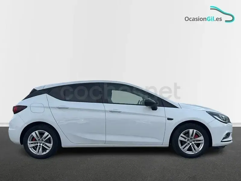 Usado Opel Astra Selective 110 CV (80 kW) 2019 Blanco Berlina