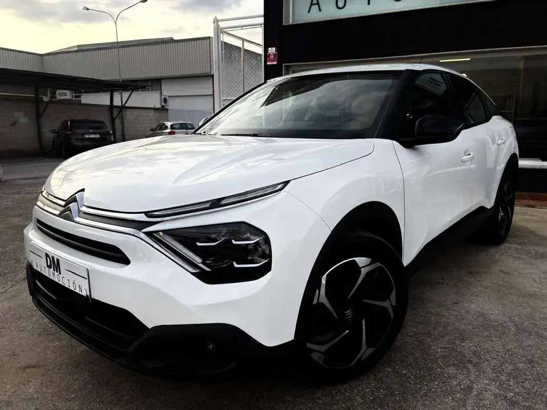 Usado Citroën C4 Feel 131 CV (96 kW) 2023 Blanco SUV