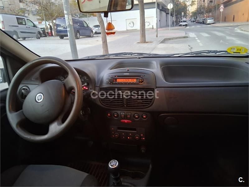 Usado Fiat Punto Dynamic 60 CV (44 kW) 2005 Naranja Utilitario