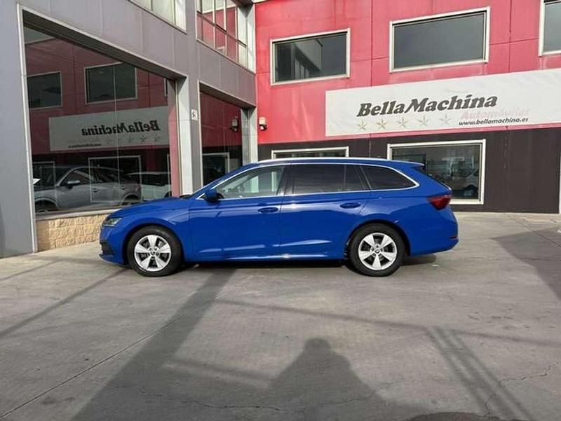 Usado Skoda Octavia Style 150 CV (110 kW) 2021 Azul Familiar