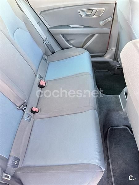 Usado Seat Leon CONNECT 110 CV (80 kW) 2015 Rojo Berlina