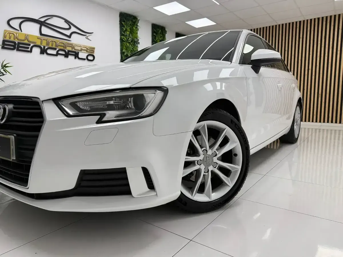 Usado Audi A3 Comfort 110 CV (80 kW) 2017 Blanco