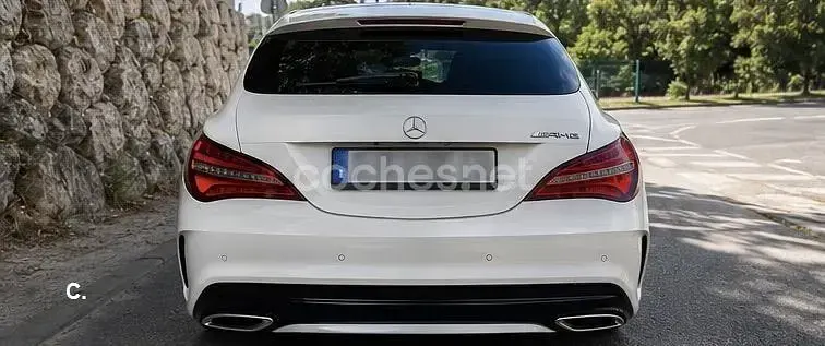 Usado Mercedes CLA220 Shooting Brake AMG line 177 CV (130 kW) 2016 Blanco Familiar