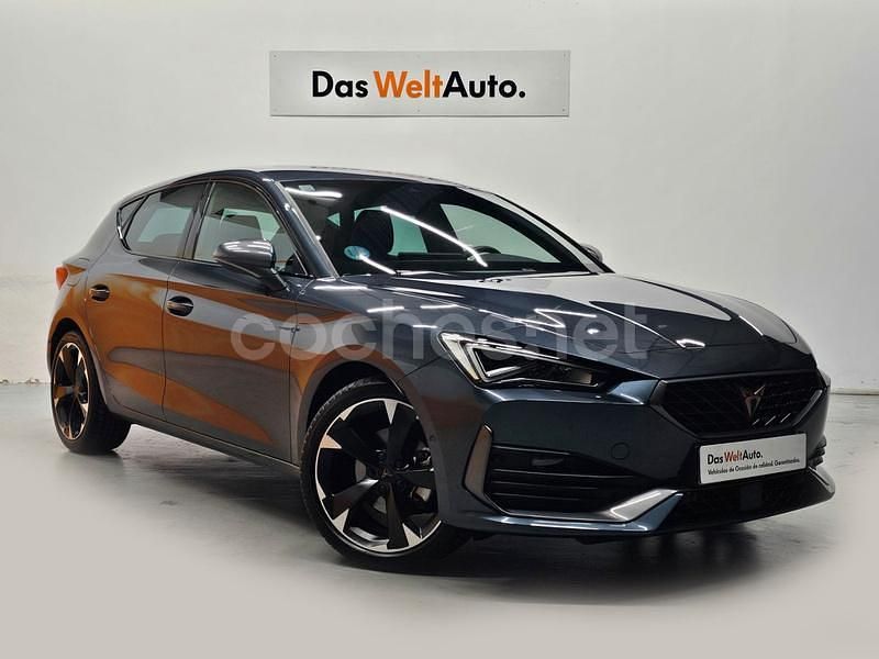 Gris / plata Usado 2024 Cupra Leon Berlina | 26.900 € (Precio justo) - Imagen 1/4