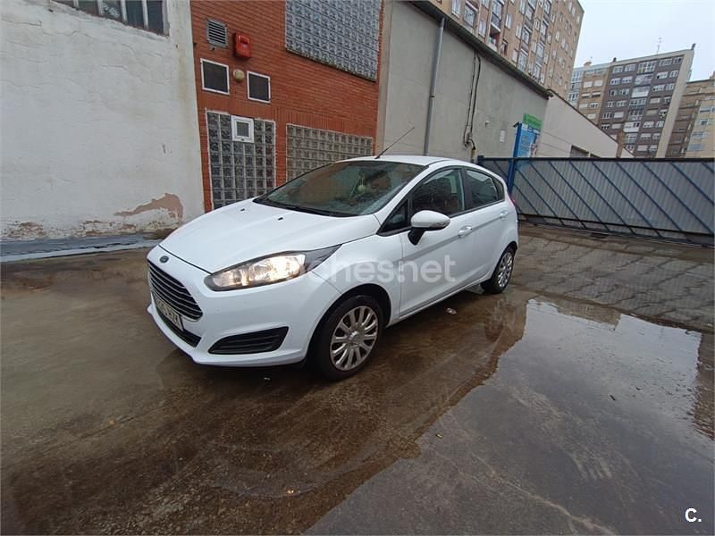 Usado Ford Fiesta Trend 82 CV (60 kW) 2014 Blanco Utilitario