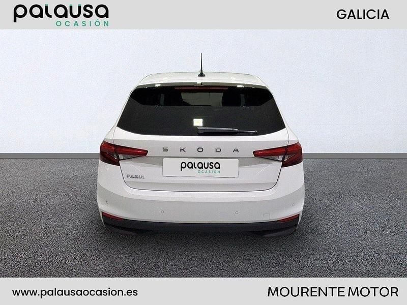 Usado Skoda Fabia Selection 95 CV (69 kW) 2024 Blanco Berlina