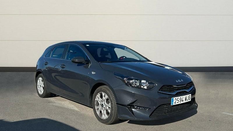 Gris Usado 2023 Kia Ceed Utilitario | 17.900 € (Precio justo) - Imagen 1/4