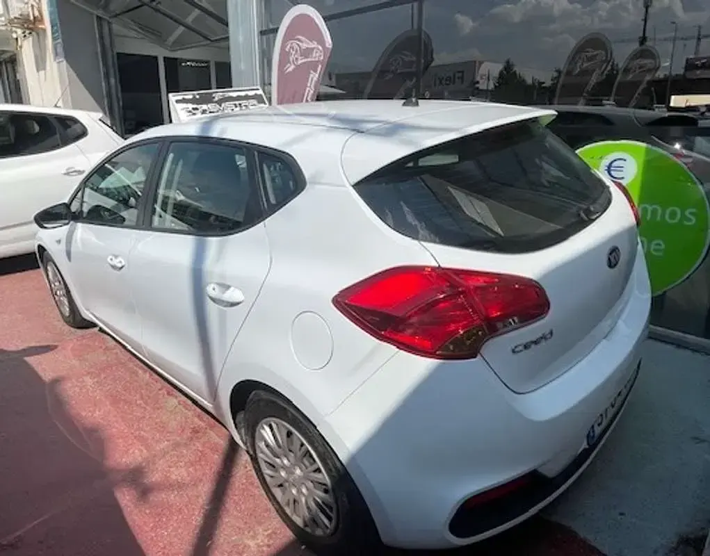 Usado Kia Ceed 90 CV (66 kW) 2013 Blanco Utilitario