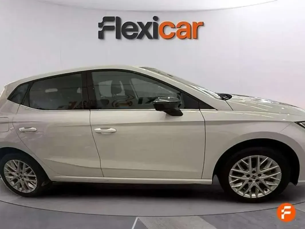 Usado Seat Ibiza 115 CV (84 kW) 2024 Blanco Utilitario