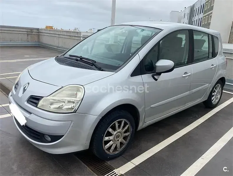 Usado Renault Grand Modus Dynamique 75 CV (55 kW) 2008 Gris / plata Monovolumen