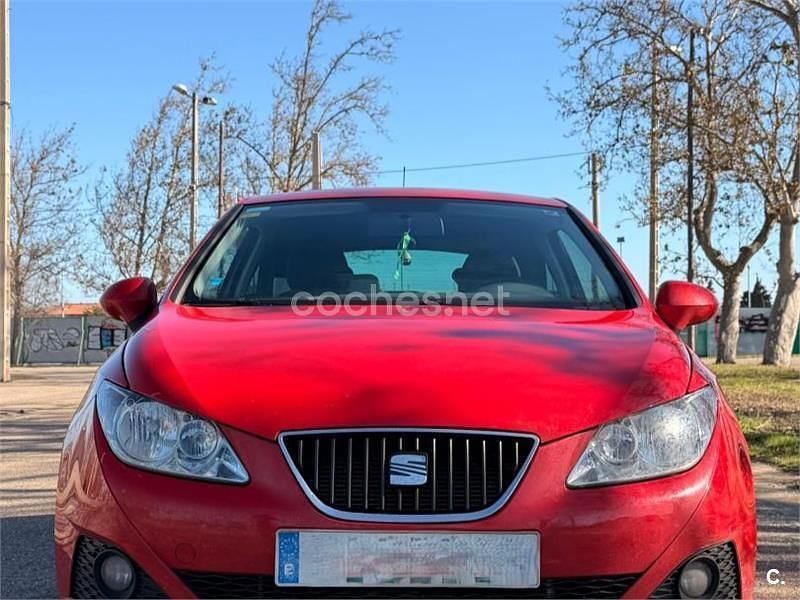 Usado Seat Ibiza SC 90 CV (66 kW) 2010 Rojo Utilitario