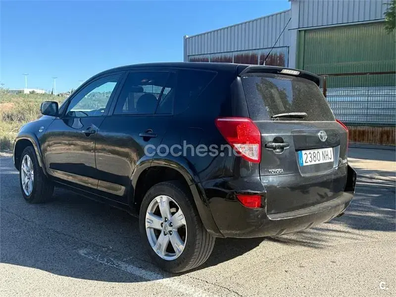 Usado Toyota RAV4 Premium 177 CV (130 kW) 2006 Negro SUV