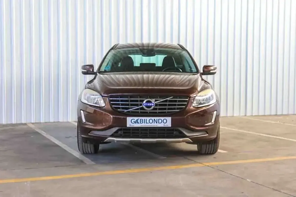 Usado Volvo XC60 Momentum 181 CV (133 kW) 2015 Marrón SUV