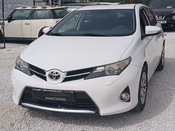 Usado Toyota Auris Active 124 CV (91 kW) 2015 Blanco Utilitario