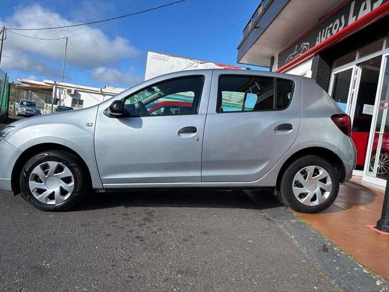 Usado Dacia Sandero 75 CV (55 kW) 2019 Plateado Familiar