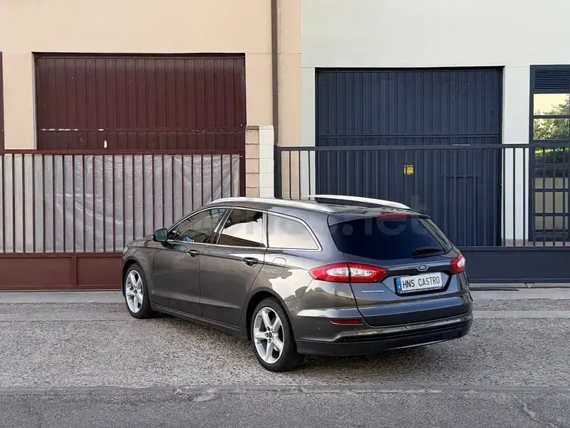 Usado Ford Mondeo Titanium 150 CV (110 kW) 2017 Gris / plata Familiar