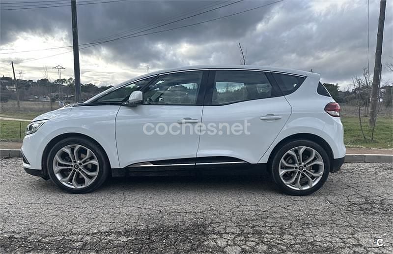 Usado Renault Scénic IV Zen 110 CV (80 kW) 2017 Blanco Monovolumen