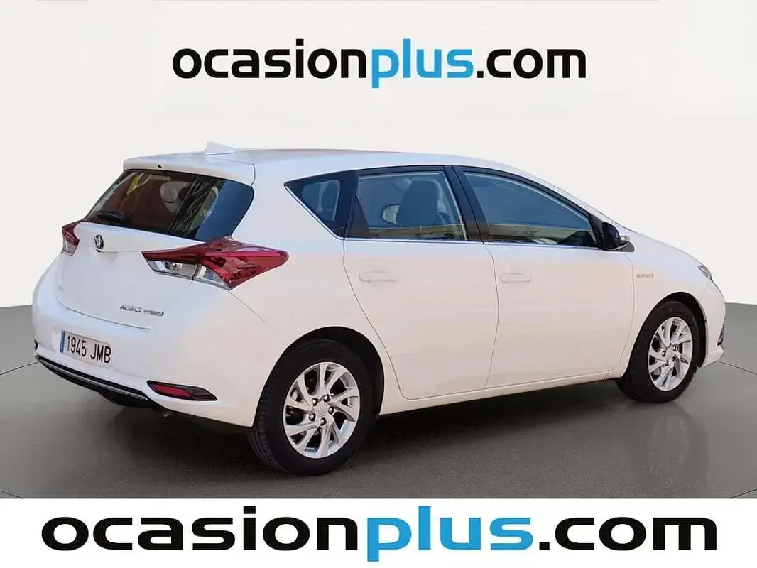 Usado Toyota Auris Hybrid Active 136 CV (100 kW) 2016 Blanco Utilitario