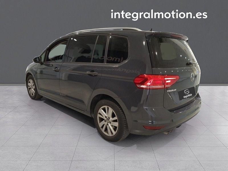 Usado VW Touran Advance 149 CV (109 kW) 2021 Grisnegro Monovolumen