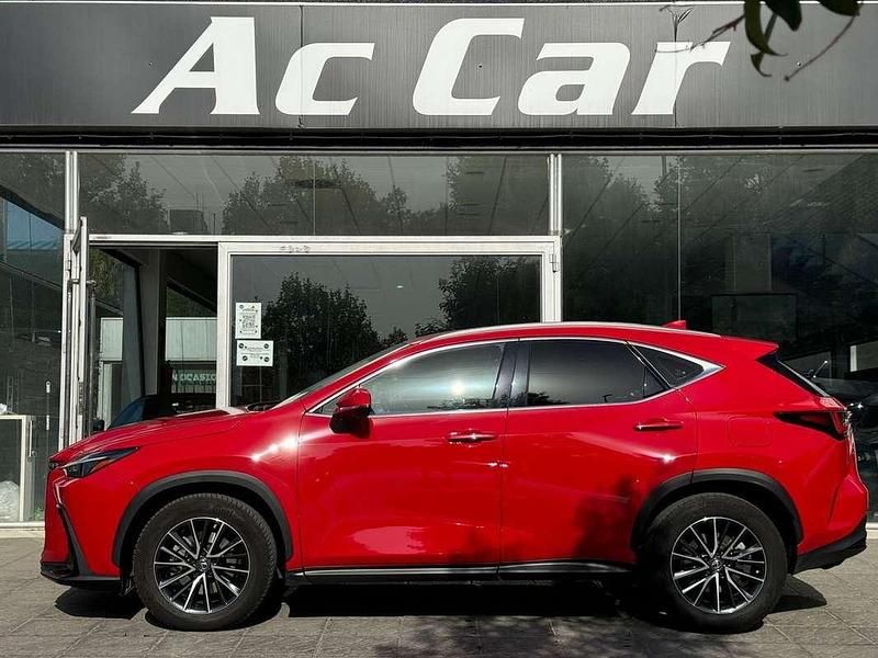 Rojo Usado 2022 Lexus NX350h Business Edition SUV | 41.900 € (Caro) - Imagen 1/4