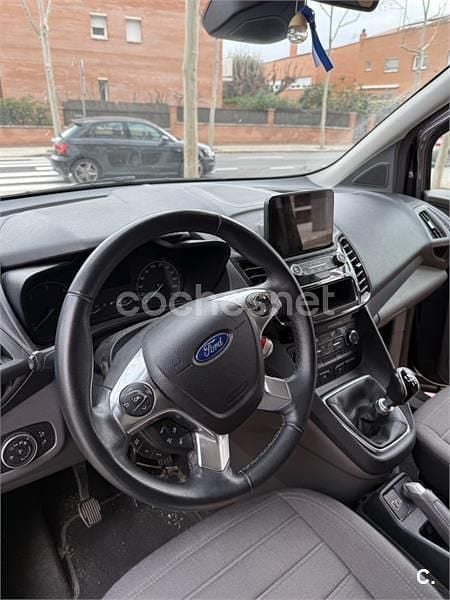 Usado Ford Grand Tourneo Connect Titanium 120 CV (88 kW) 2022 Gris / plata Monovolumen