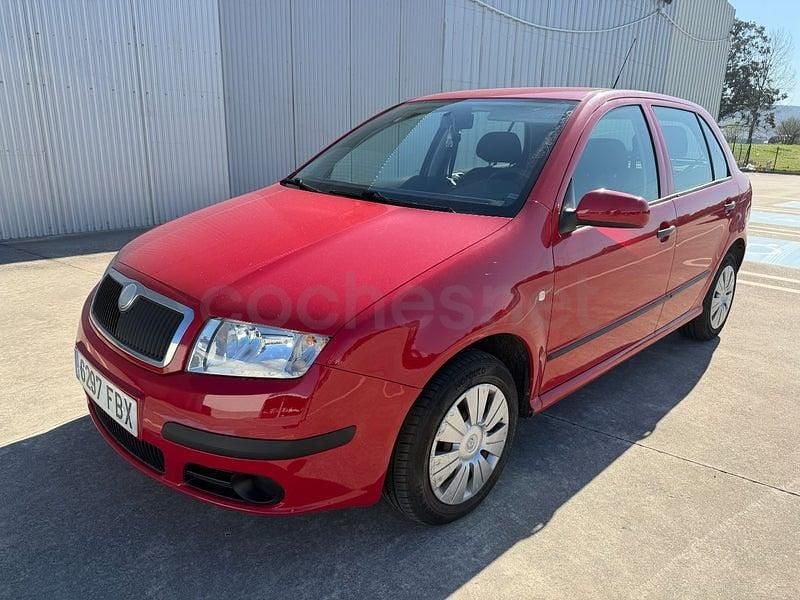 Usado Skoda Fabia 64 CV (47 kW) 2006 Rojo Berlina