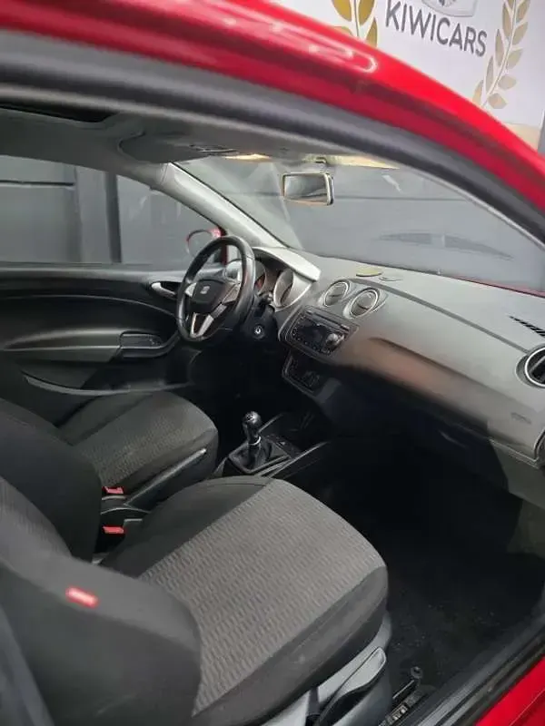 Usado Seat Ibiza Sport 105 CV (77 kW) 2010 Rojo Utilitario