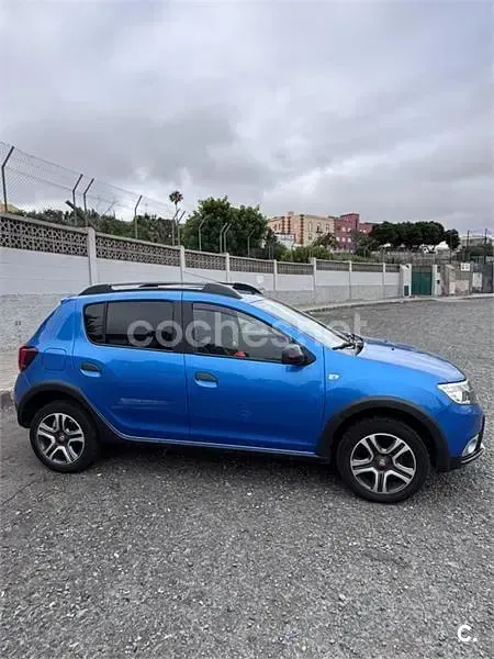 Usado Dacia Sandero Comfort 90 CV (66 kW) 2020 Azul Berlina