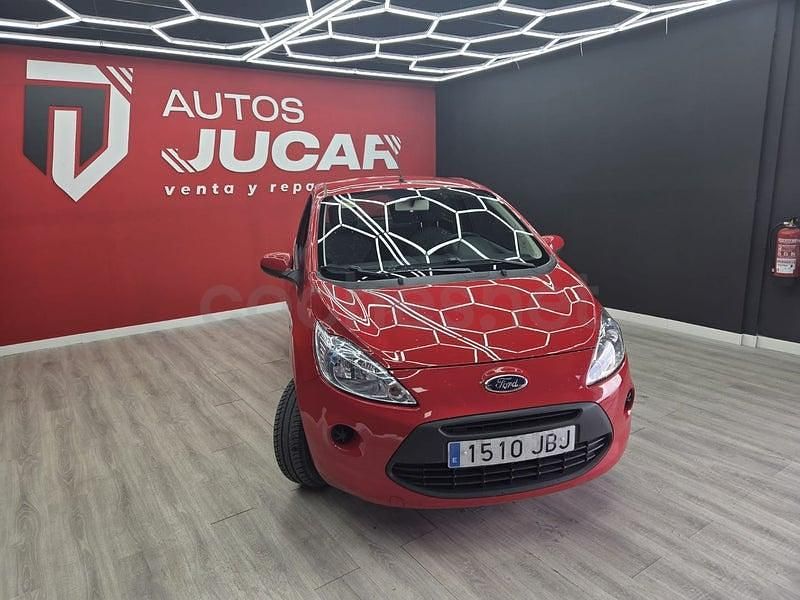 Usado Ford Ka Trend 69 CV (50 kW) 2015 Rojo Berlina