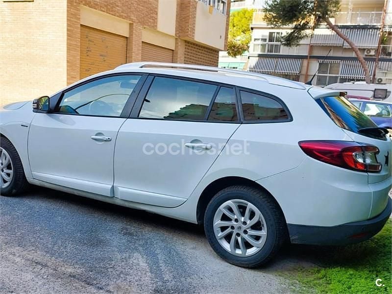 Usado Renault Mégane GrandTour LIMITED 115 CV (84 kW) 2016 Blanco Familiar