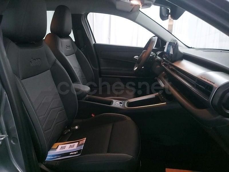 Nuevo Jeep Avenger Altitude 100 CV (73 kW) 2025 Gris / plata SUV