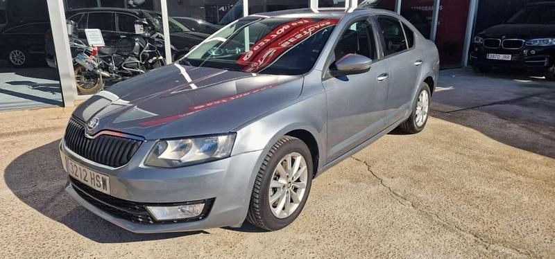 Beige Usado 2013 Skoda Octavia GreenLine Utilitario | 6799 € (Un poco caro) - Imagen 1/4